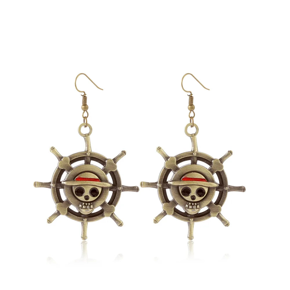 One Piece Ohrringe – Schiffsruder & Piratenschädel