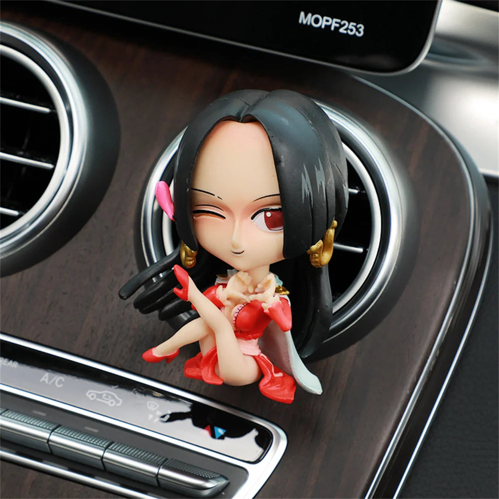 One-Piece-Autozubehör – Boa-Hancock-Figur für das Lüftungsgitter