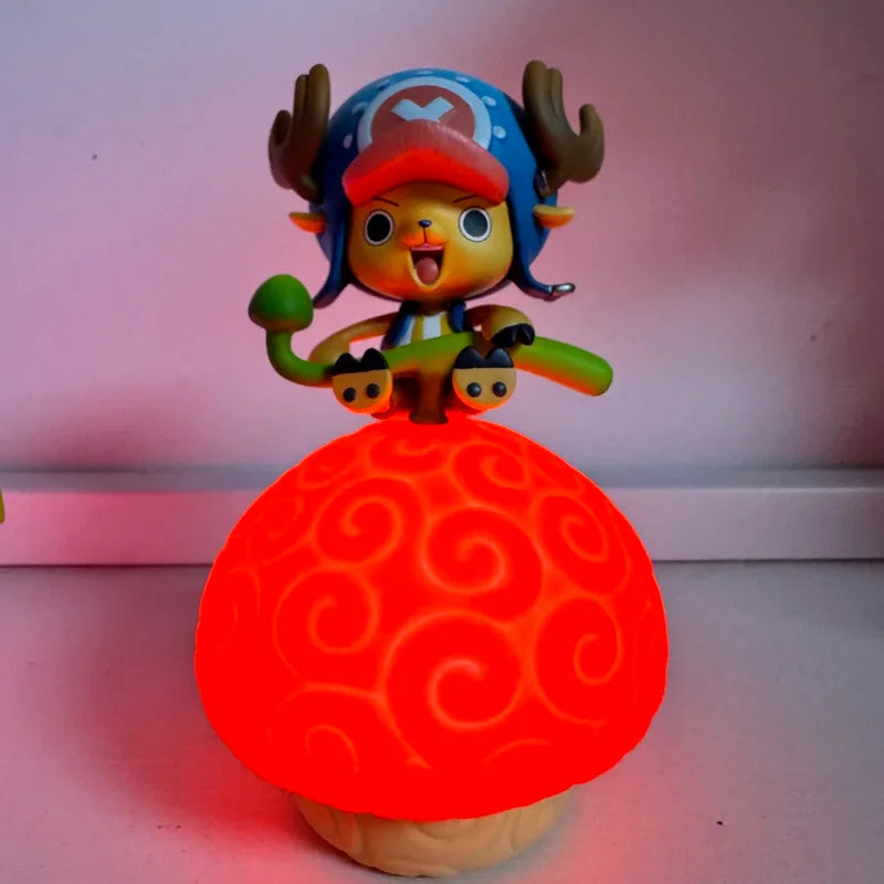 Figurine One Piece - Tony Tony Chopper assis sur Fruit du Démon (Gomu Gomu)