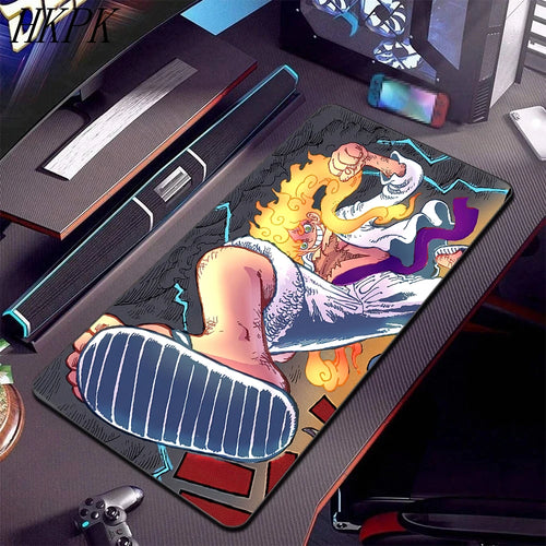 One Piece-Schreibtischunterlage – Luffy Gear 5 in Siegespose