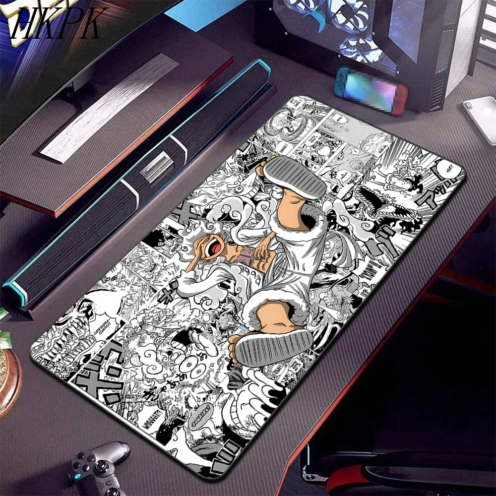 One Piece-Schreibtischunterlage – Collage aus schwarz-weißen Manga-Panels