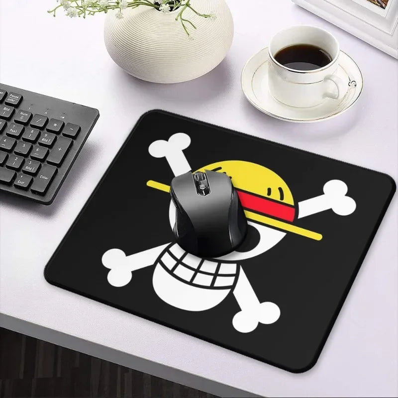 One Piece Mauspad – Klassisches Strohhut-Jolly-Roger-Logo