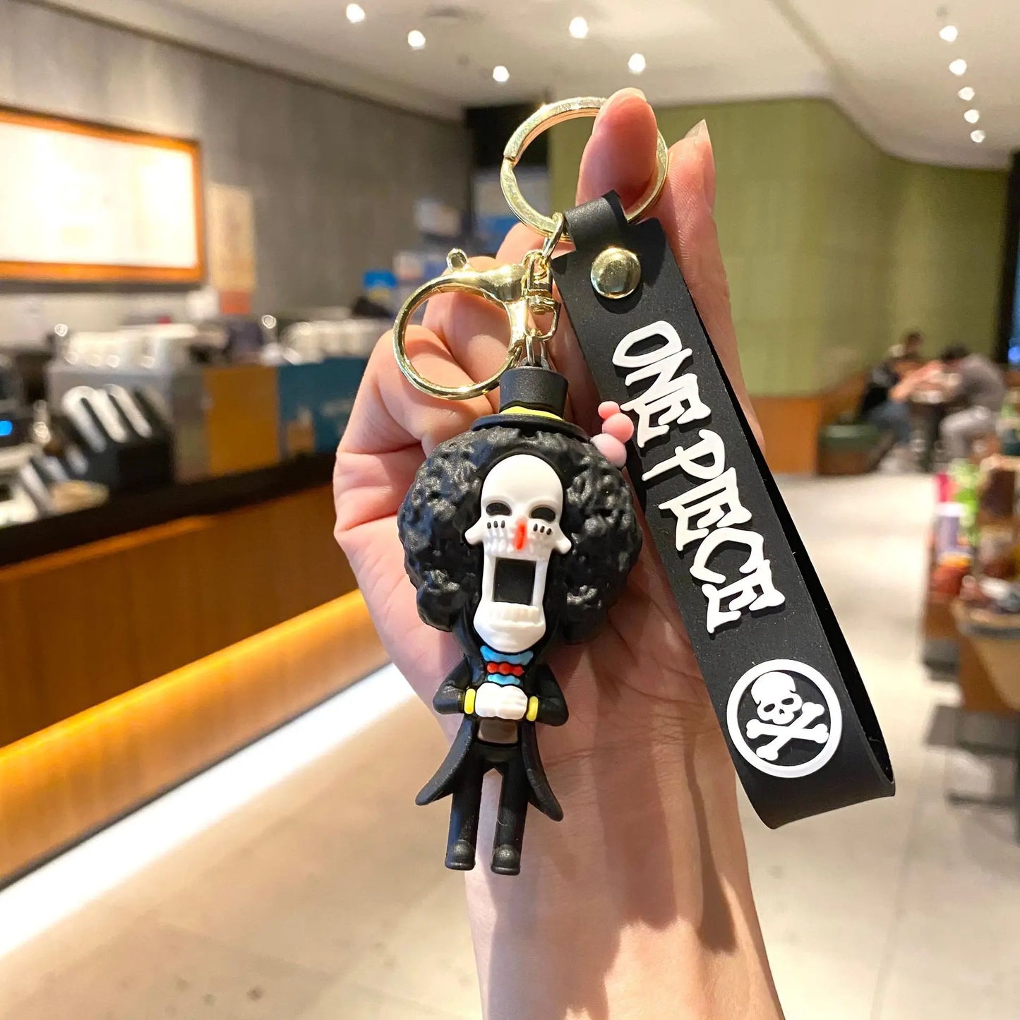 One Piece-Cartoon-Schlüsselanhänger – Brook auf schwarzem Hintergrund