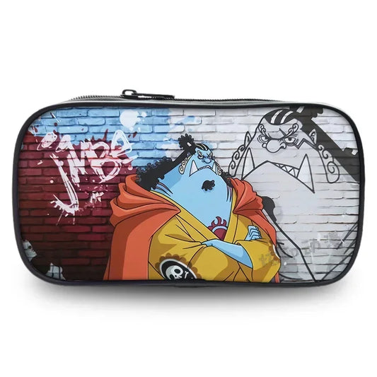 One Piece Federmappe – Jinbe Marine-Illustration