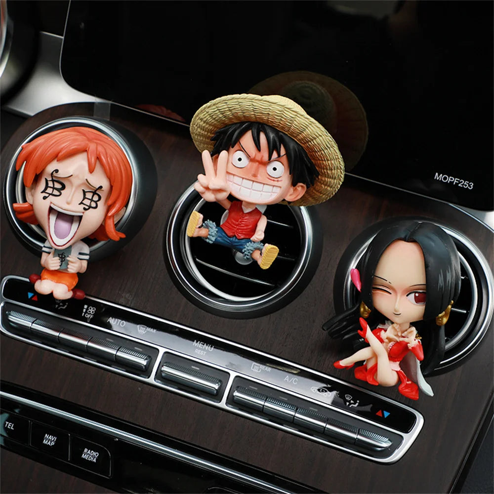 Accessoire voiture One Piece - Figurine Nami pour Tableau de Bord